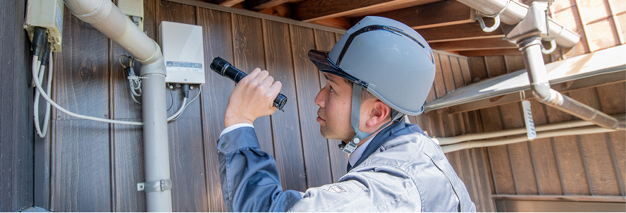 害獣駆除点検中の写真