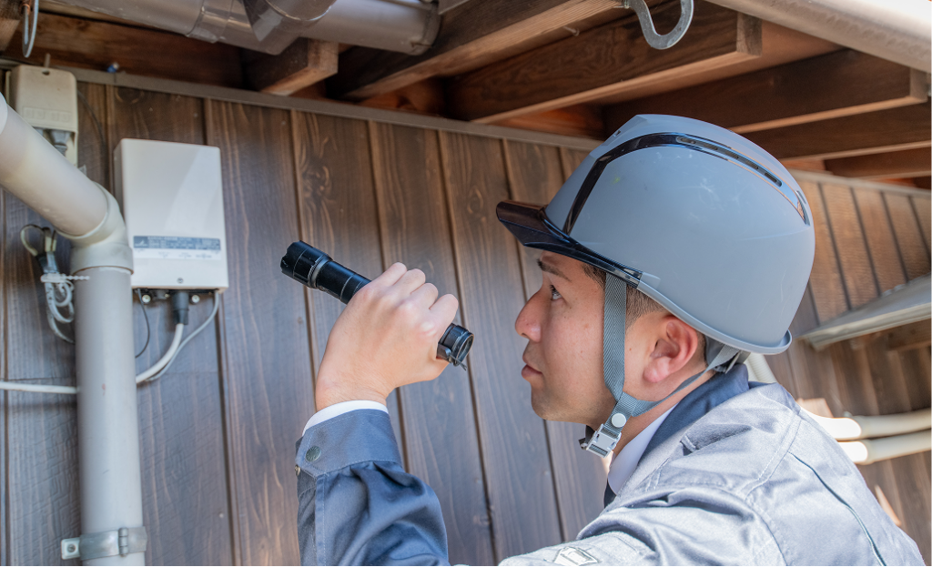 害獣駆除点検中の写真
