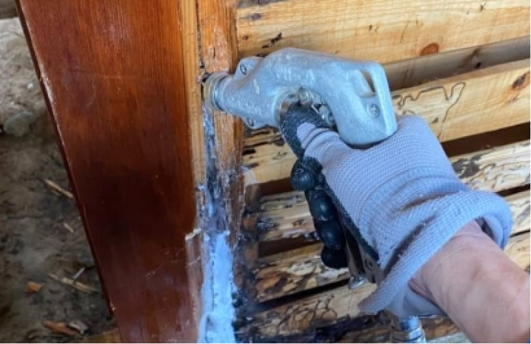 害虫駆除の作業の写真