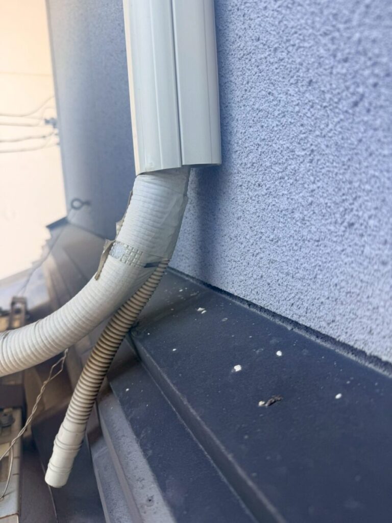 施工前:岐阜市ネズミ駆除施工事例 エアコン配管口から侵入