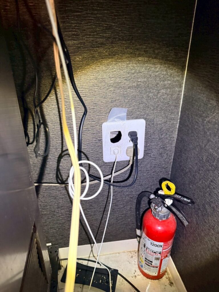 岐阜市ネズミ侵入口