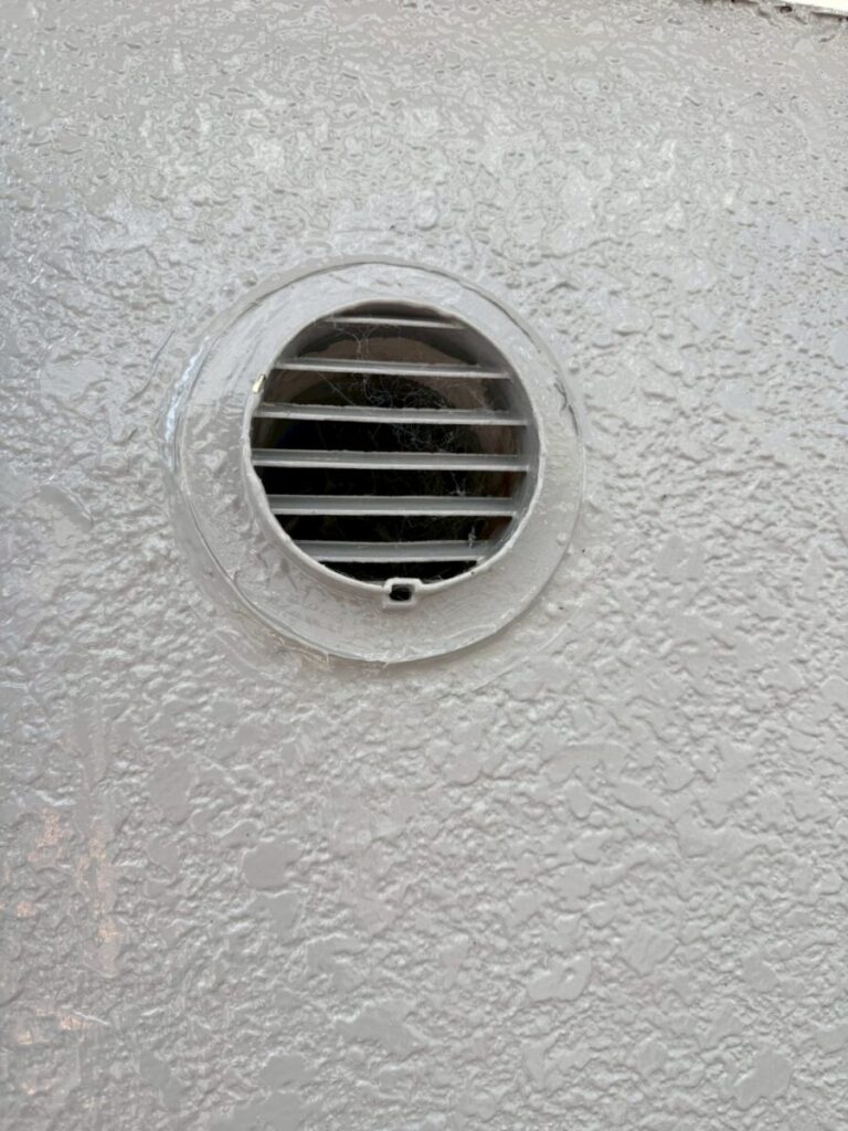 岐阜市コウモリ侵入口