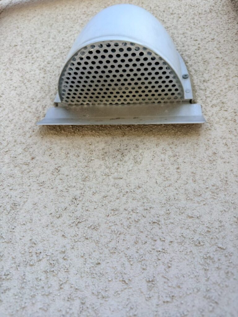 岐阜 コウモリ被害 換気扇フード封鎖