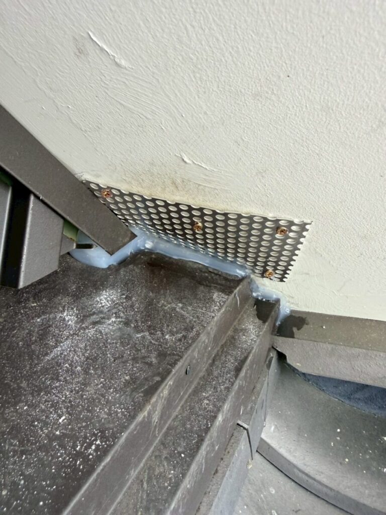 施工後：イタチ侵入口封鎖