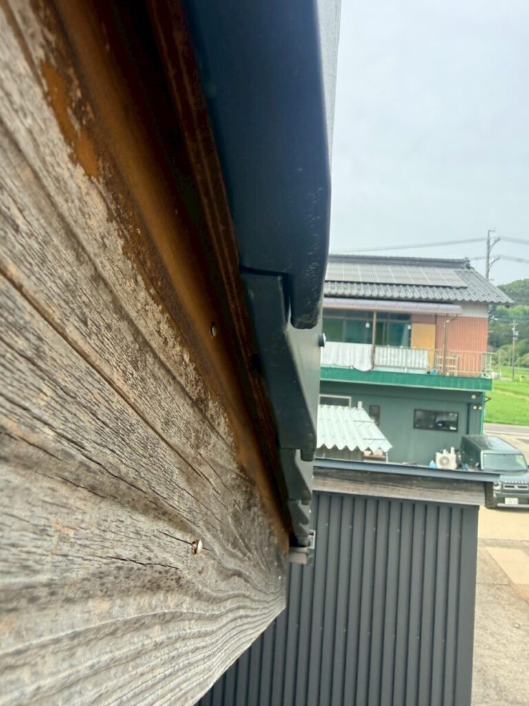 施工前：岐阜　コウモリ侵入口　ケラバ部分
