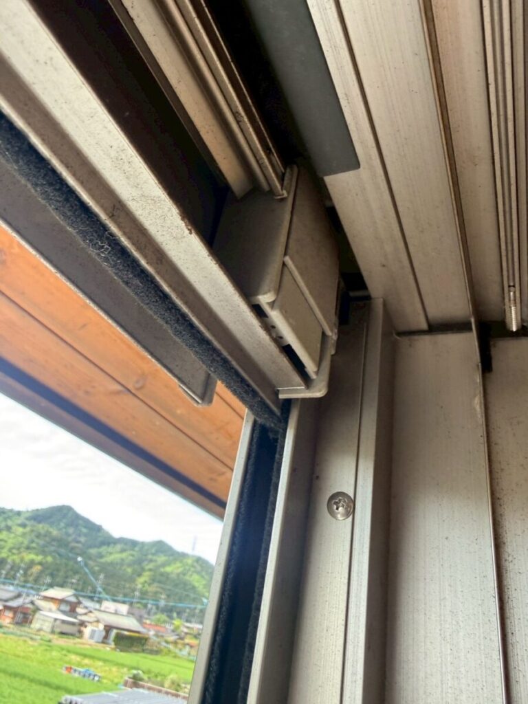 岐阜　コウモリ侵入口　シャッターボックス