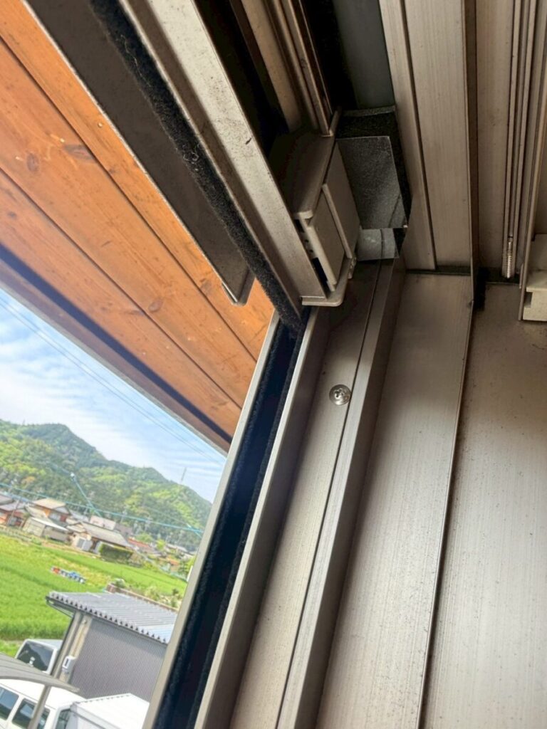 岐阜コウモリ侵入口シャッターボックス封鎖