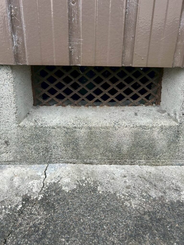 三重県四日市市ネズミ対策施工前