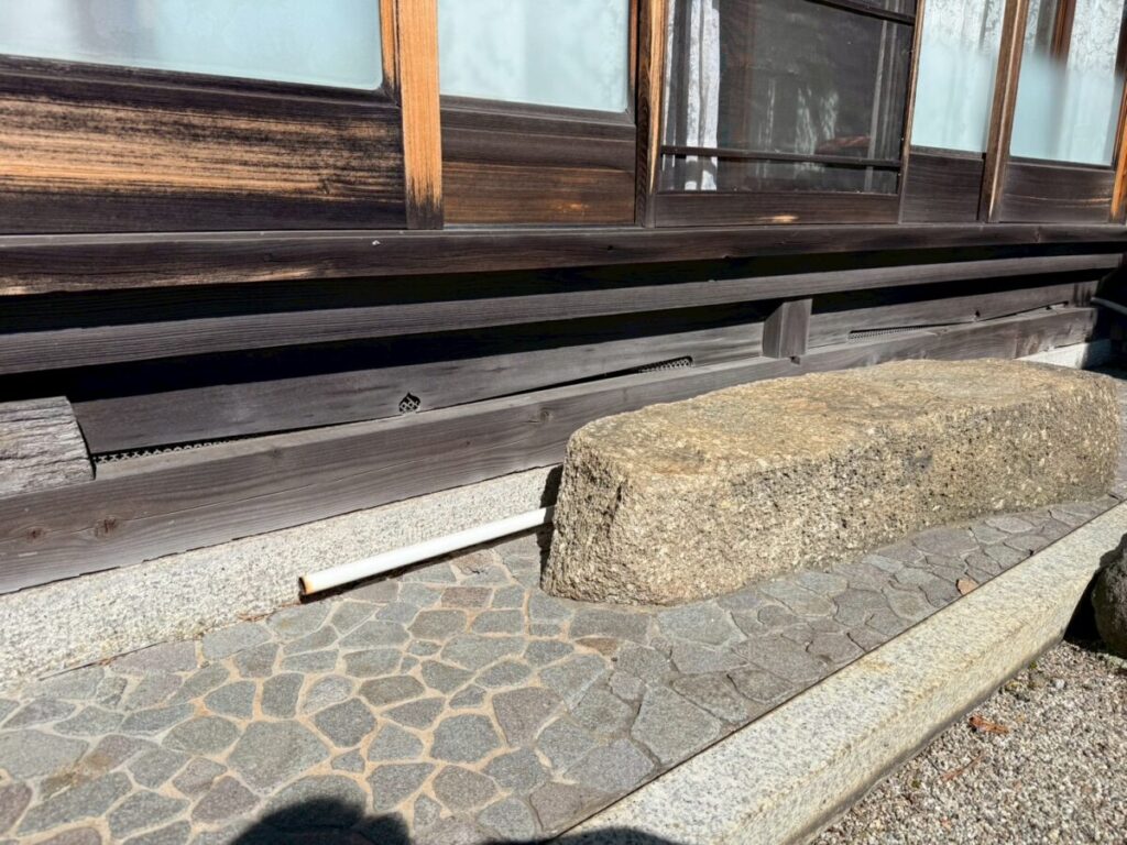 三重県四日市市ハクビシン被害　侵入口