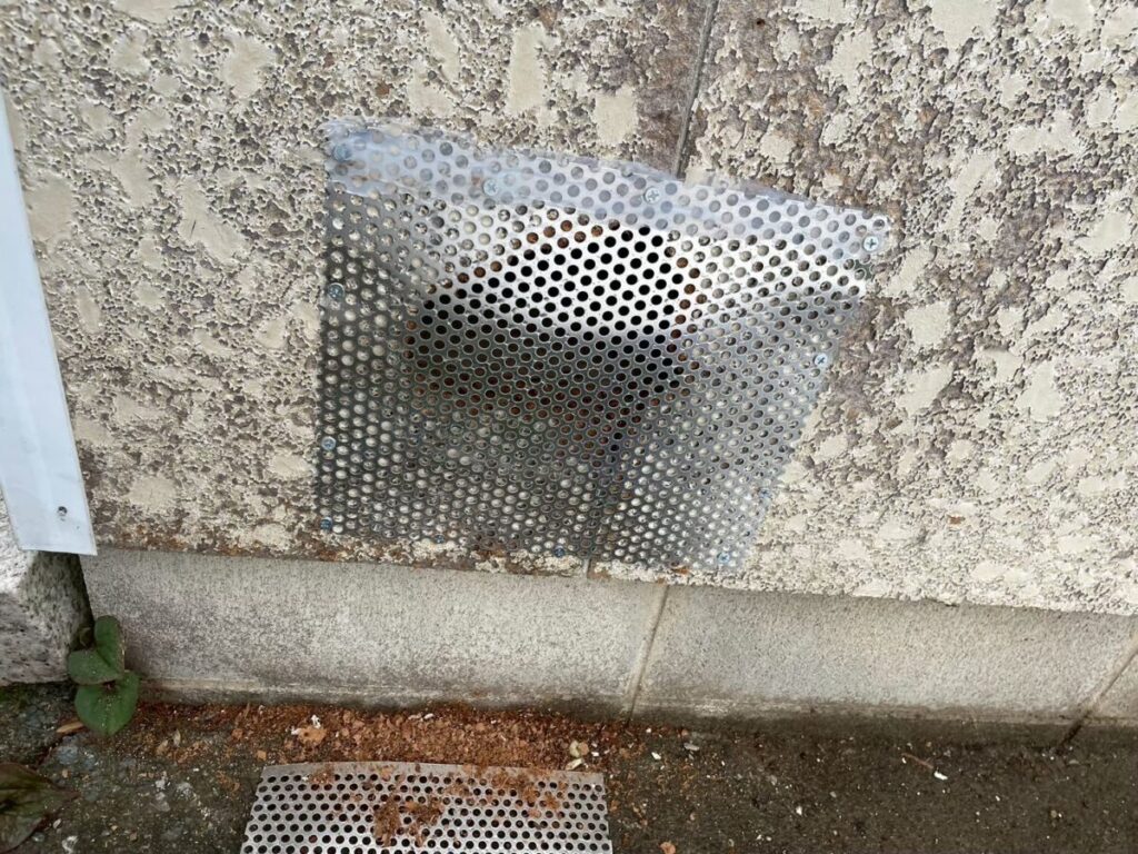 三重県四日市市アライグマ被害　侵入口